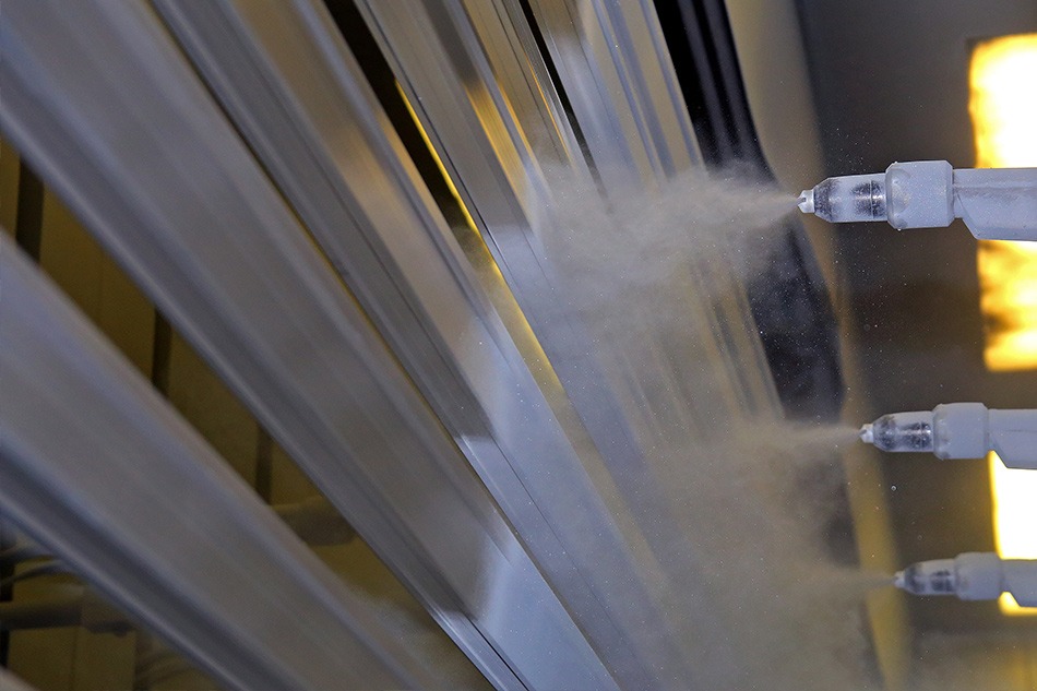 Фарбовані металеві стелажі